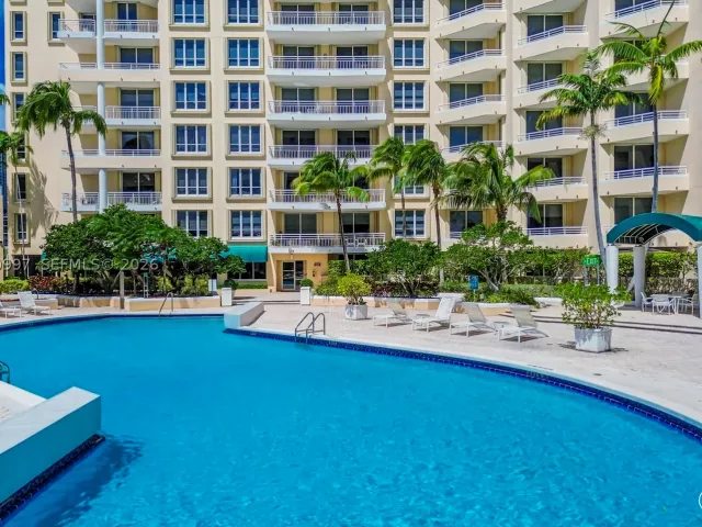 2-bedroom condo for sale in Miami - 888 Brickell Key Dr 807 - MondialRealty