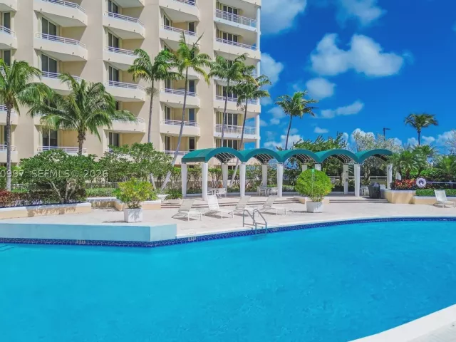 2-bedroom condo for sale in Miami - 888 Brickell Key Dr 807 - MondialRealty