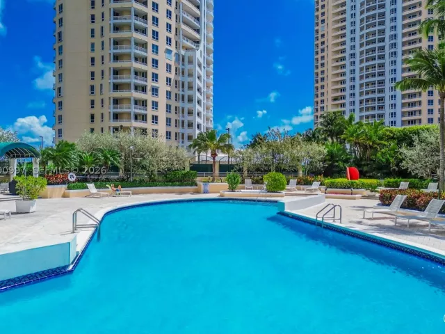 2-bedroom condo for sale in Miami - 888 Brickell Key Dr 807 - MondialRealty