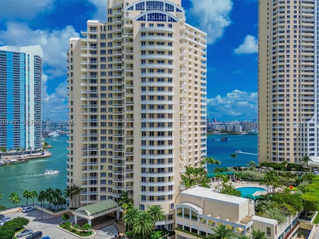 2-bedroom condo for sale in Miami - 888 Brickell Key Dr 807 - MondialRealty