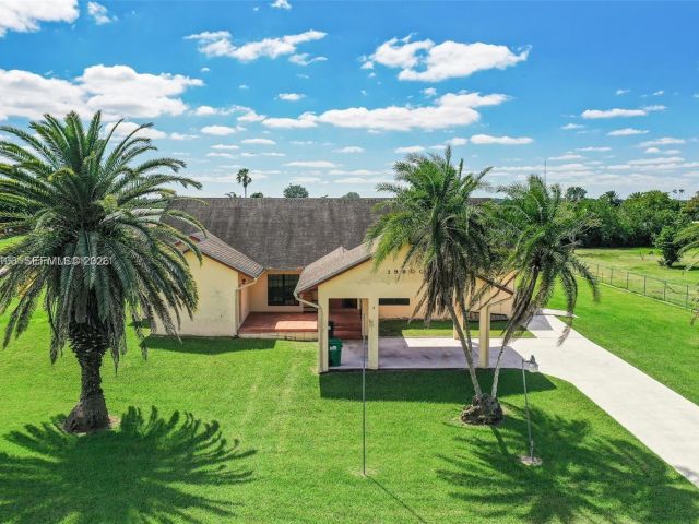 4-bedroom home for rent in Homestead - 19900 SW 326th St 19900 - MondialRealty