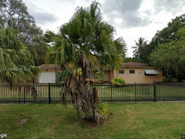 3-bedroom home for rent in Miami - 7025 SW 71st Ct - MondialRealty