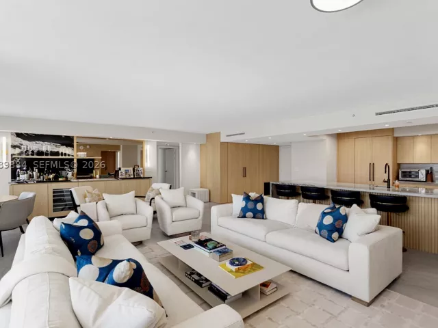 4-bedroom condo for rent in Miami Beach - 1800 Sunset Harbour Dr 1102/4 - MondialRealty