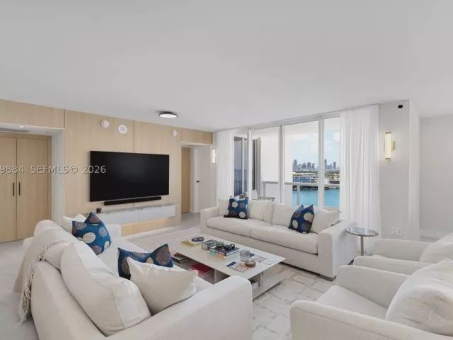 4-bedroom condo for rent in Miami Beach - 1800 Sunset Harbour Dr 1102/4 - MondialRealty