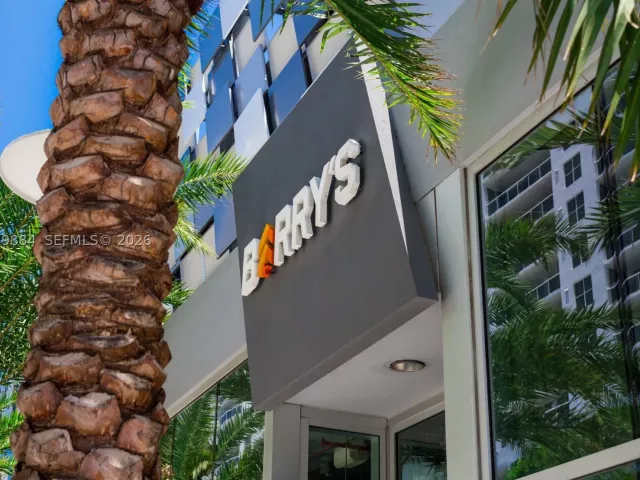 4-bedroom condo for rent in Miami Beach - 1800 Sunset Harbour Dr 1102/4 - MondialRealty