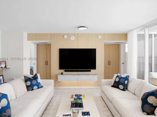 4-bedroom condo for rent in Miami Beach - 1800 Sunset Harbour Dr 1102/4 - MondialRealty