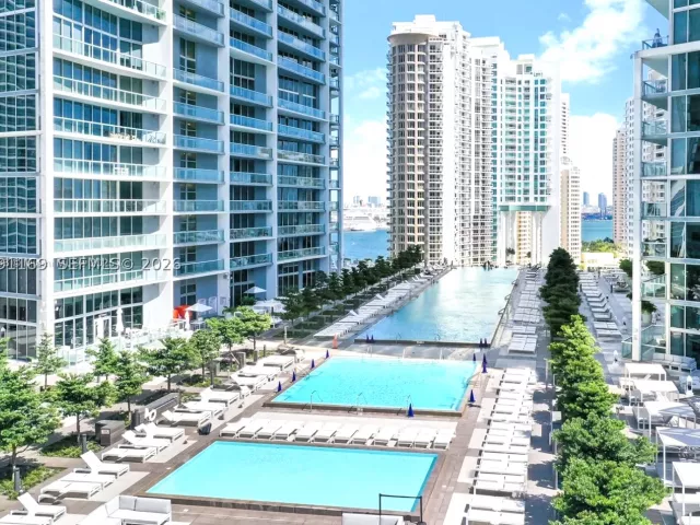 2-bedroom condo for rent in Miami - 495 Brickell Ave 2902 - MondialRealty