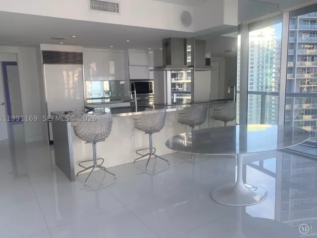 2-bedroom condo for rent in Miami - 495 Brickell Ave 2902 - MondialRealty