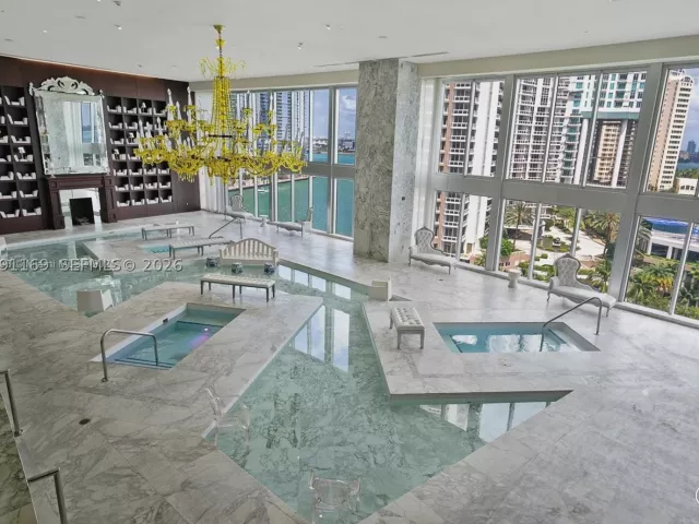 2-bedroom condo for rent in Miami - 495 Brickell Ave 2902 - MondialRealty