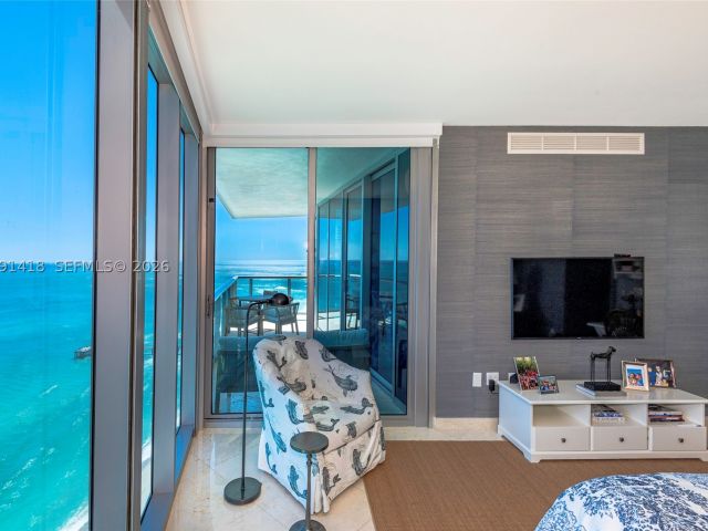 4-bedroom condo for sale in Sunny Isles Beach - 17001 Collins Ave 3101 - MondialRealty