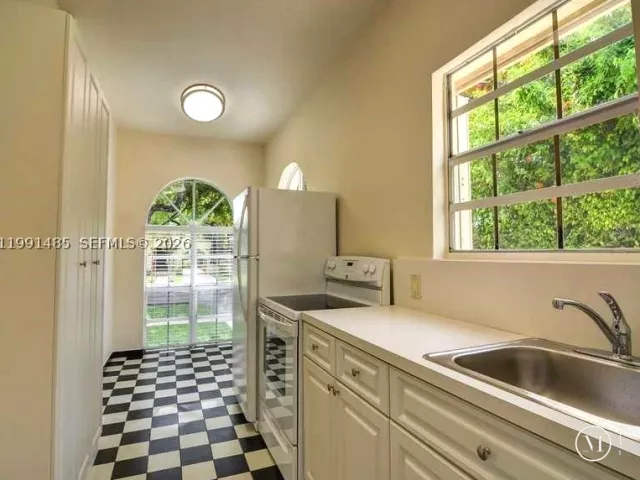 2-bedroom home for rent in Coral Gables -  - MondialRealty