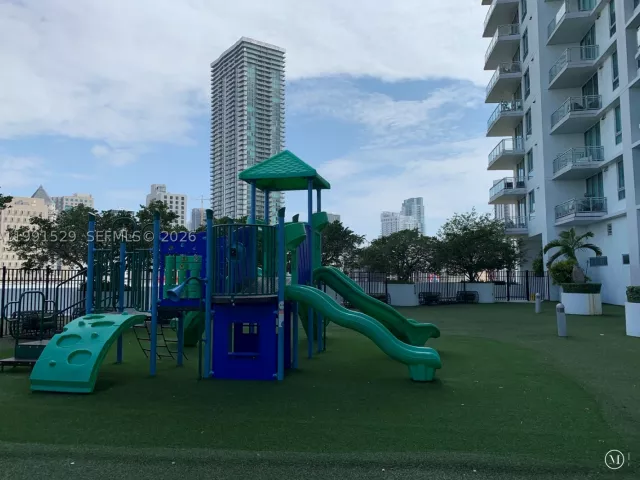 2-bedroom condo for sale in Miami - 90 SW 3rd St 3610 - MondialRealty