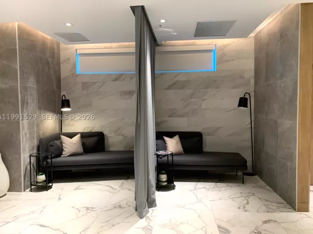 2-bedroom condo for sale in Miami - 90 SW 3rd St 3610 - MondialRealty