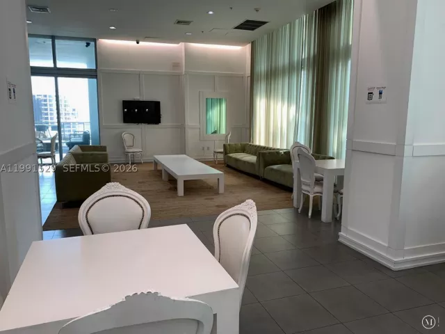 2-bedroom condo for sale in Miami - 90 SW 3rd St 3610 - MondialRealty