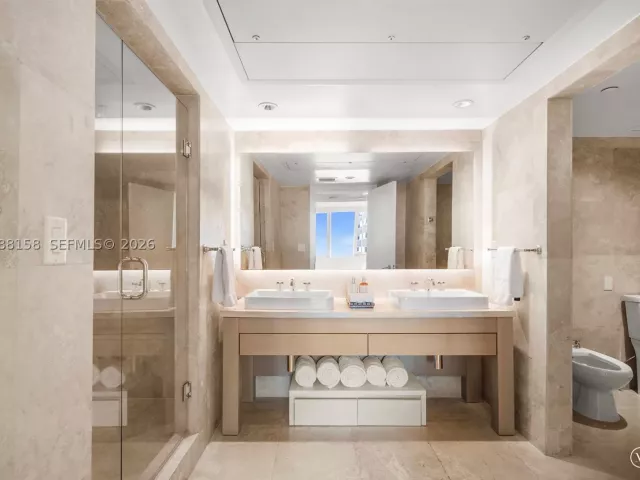3-bedroom condo for sale in Miami Beach - 102 24th St 1040 - MondialRealty