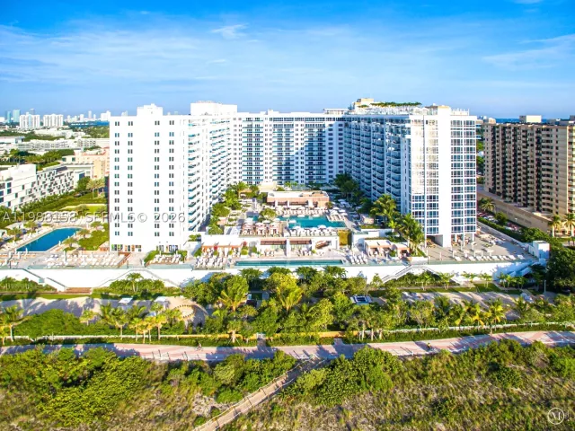 3-bedroom condo for sale in Miami Beach - 102 24th St 1040 - MondialRealty