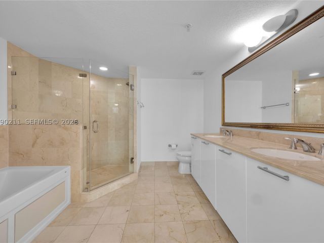 3-bedroom condo for sale in Miami - 1800 N Bayshore Dr 1901 - MondialRealty