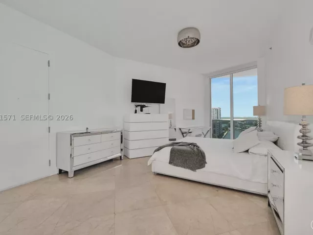 2-bedroom condo for sale in Sunny Isles Beach - 16001 collins ave 1005 - MondialRealty