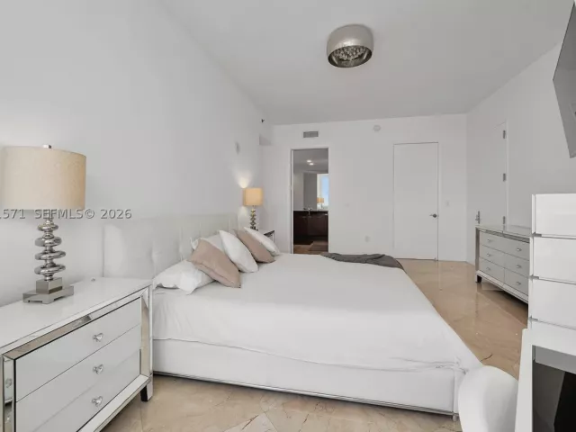 2-bedroom condo for sale in Sunny Isles Beach - 16001 collins ave 1005 - MondialRealty