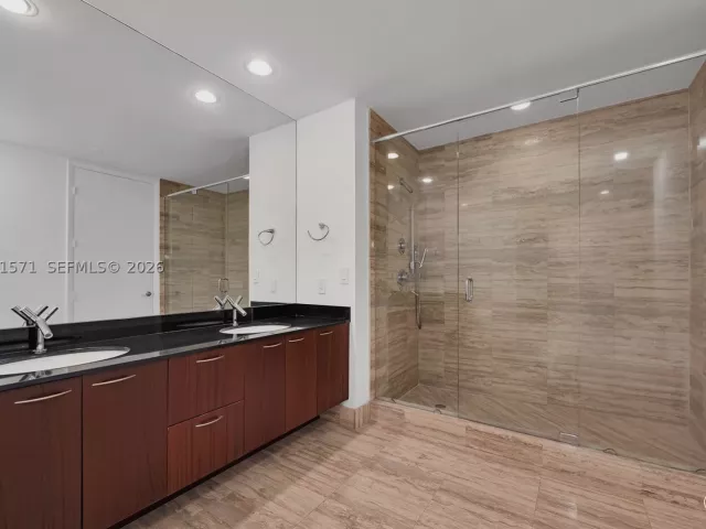 2-bedroom condo for sale in Sunny Isles Beach - 16001 collins ave 1005 - MondialRealty