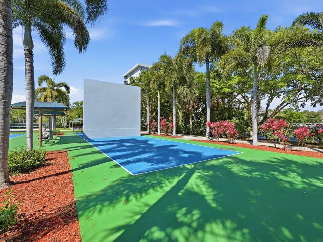 4-bedroom home for sale in Pompano Beach - 4115 Carriage Drive P2 - MondialRealty