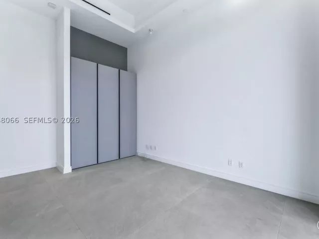 6-bedroom condo for sale in Sunny Isles Beach - 17901 Collins Ave PH-01 - MondialRealty