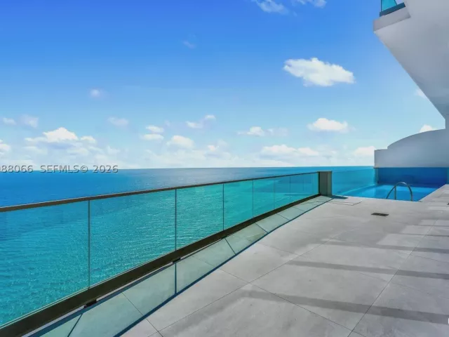 6-bedroom condo for sale in Sunny Isles Beach - 17901 Collins Ave PH-01 - MondialRealty