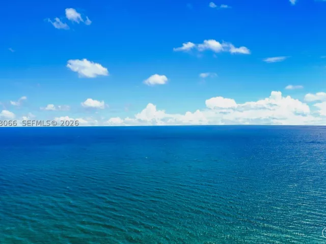 6-bedroom condo for sale in Sunny Isles Beach - 17901 Collins Ave PH-01 - MondialRealty