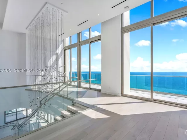 6-bedroom condo for sale in Sunny Isles Beach - 17901 Collins Ave PH-01 - MondialRealty