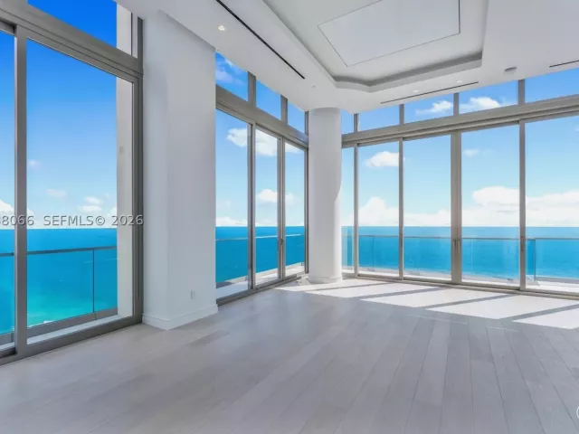 6-bedroom condo for sale in Sunny Isles Beach - 17901 Collins Ave PH-01 - MondialRealty