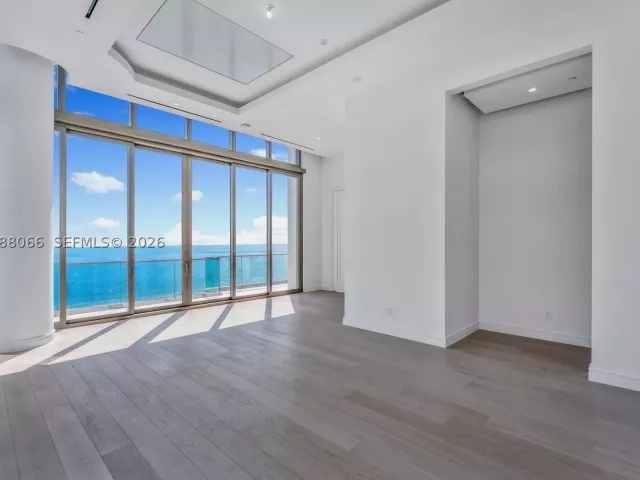 6-bedroom condo for sale in Sunny Isles Beach - 17901 Collins Ave PH-01 - MondialRealty