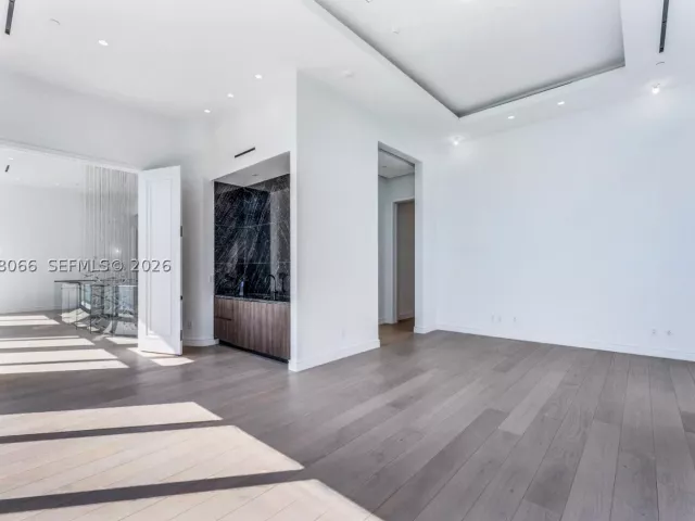 6-bedroom condo for sale in Sunny Isles Beach - 17901 Collins Ave PH-01 - MondialRealty