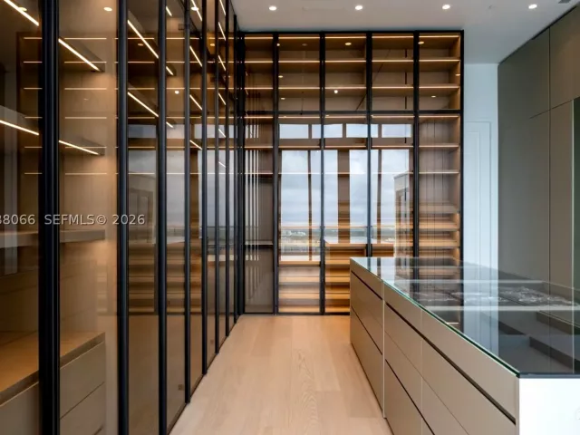 6-bedroom condo for sale in Sunny Isles Beach - 17901 Collins Ave PH-01 - MondialRealty