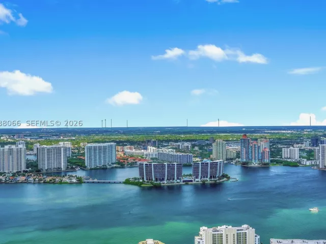 6-bedroom condo for sale in Sunny Isles Beach - 17901 Collins Ave PH-01 - MondialRealty