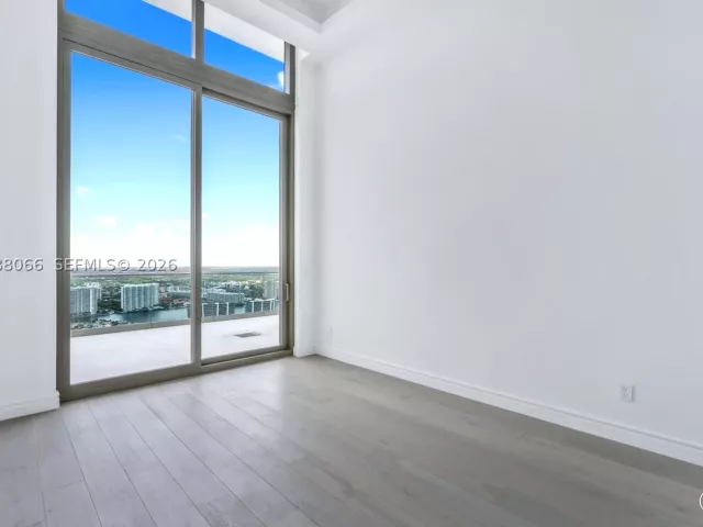 6-bedroom condo for sale in Sunny Isles Beach - 17901 Collins Ave PH-01 - MondialRealty
