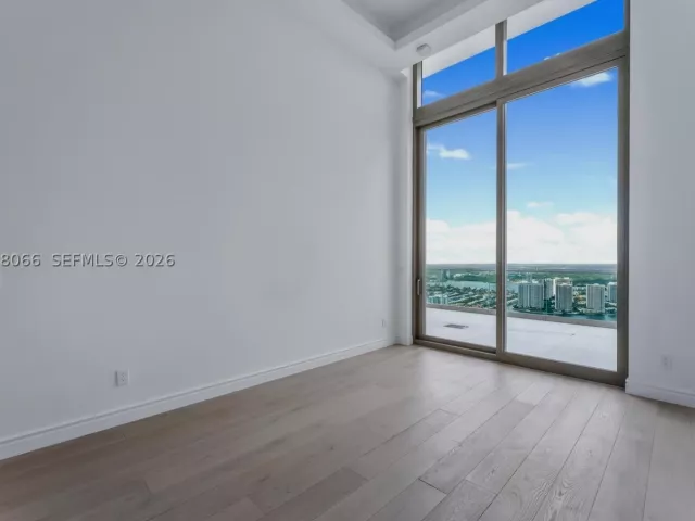 6-bedroom condo for sale in Sunny Isles Beach - 17901 Collins Ave PH-01 - MondialRealty