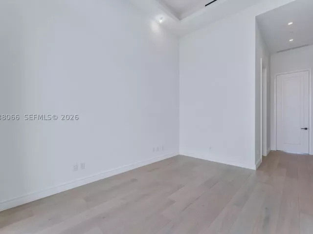 6-bedroom condo for sale in Sunny Isles Beach - 17901 Collins Ave PH-01 - MondialRealty