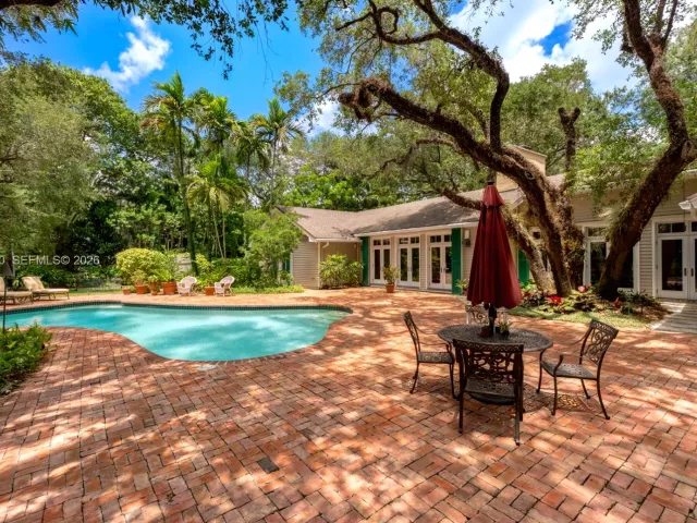 5-bedroom home for rent in Miami - 7400 SW 47th Ct - MondialRealty