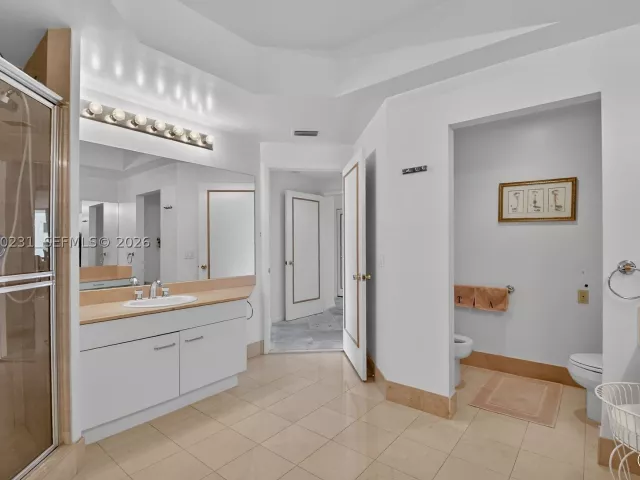 2-bedroom condo for sale in Aventura - 21150 Point Pl 1505 - MondialRealty