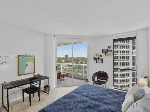 2-bedroom condo for sale in Aventura - 21150 Point Pl 1505 - MondialRealty