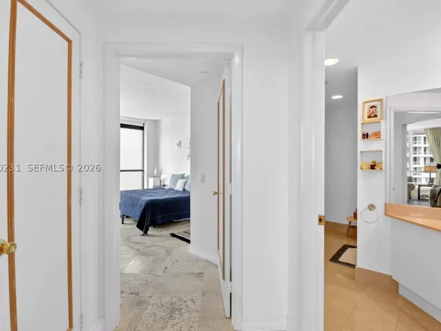 2-bedroom condo for sale in Aventura - 21150 Point Pl 1505 - MondialRealty