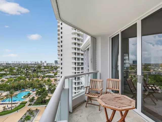 2-bedroom condo for sale in Aventura - 21150 Point Pl 1505 - MondialRealty