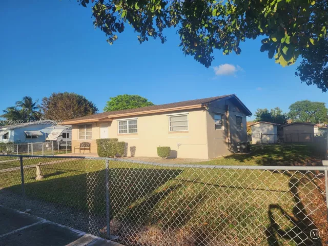 3-bedroom home for sale in Miami - 19721 SW 114th Pl - MondialRealty