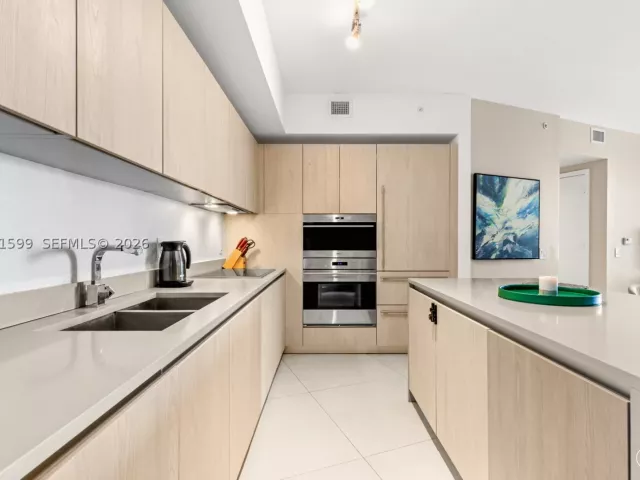 1-bedroom condo for sale in Hollywood - 4111 S Ocean Dr 1107 - MondialRealty