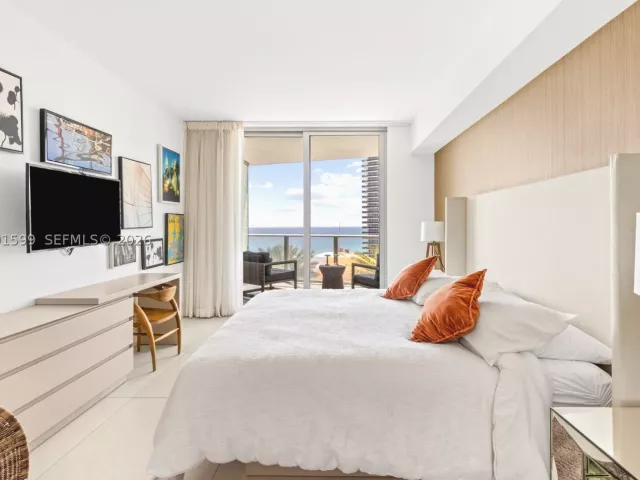 1-bedroom condo for sale in Hollywood - 4111 S Ocean Dr 1107 - MondialRealty