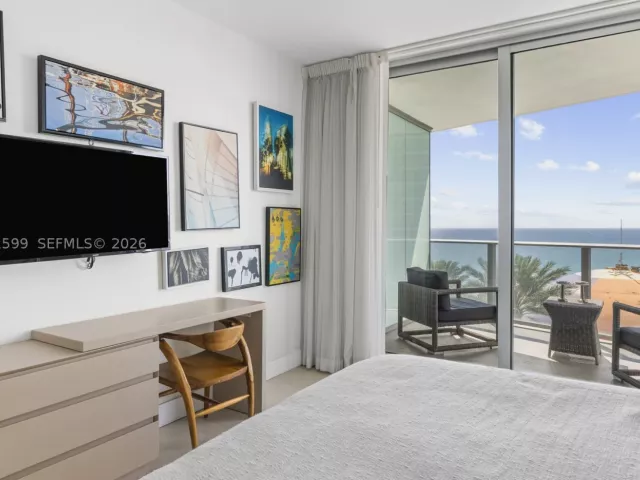 1-bedroom condo for sale in Hollywood - 4111 S Ocean Dr 1107 - MondialRealty