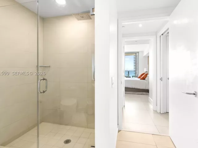 1-bedroom condo for sale in Hollywood - 4111 S Ocean Dr 1107 - MondialRealty