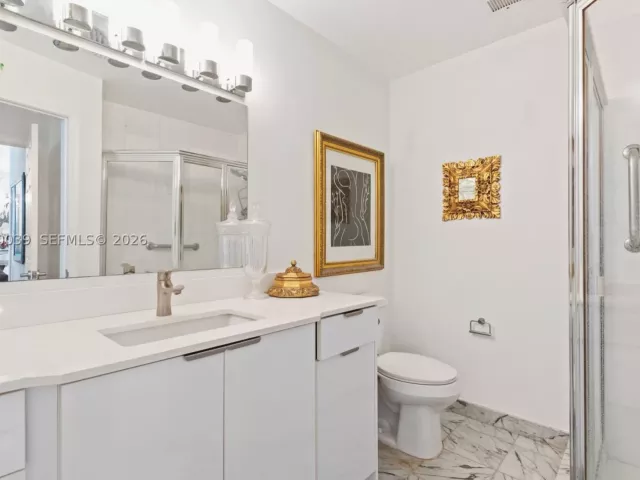 2-bedroom condo for sale in Aventura - 3530 Mystic Pointe Dr 114 - MondialRealty