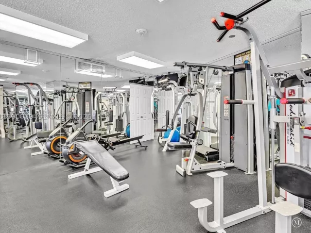 2-bedroom condo for sale in Aventura - 3530 Mystic Pointe Dr 114 - MondialRealty