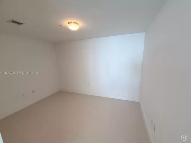2-bedroom condo for rent in Miami - 244 Biscayne Blvd 3803 - MondialRealty